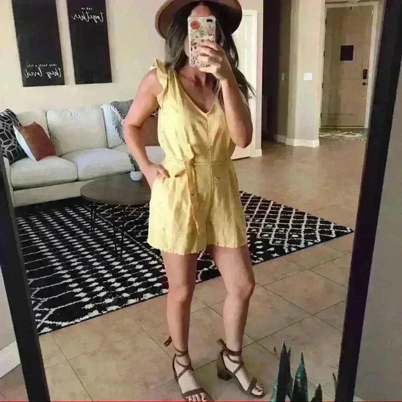 Old Navy Yellow Daisy Ruffled Sleeve Tie Romper - Picture 1 of 5